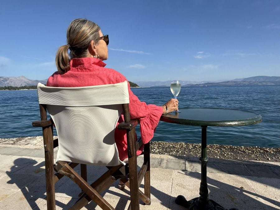 </who>Bubbly in Corfu.